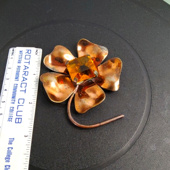 Antique handmade copper brooch with glass center - Picture 6 of 8